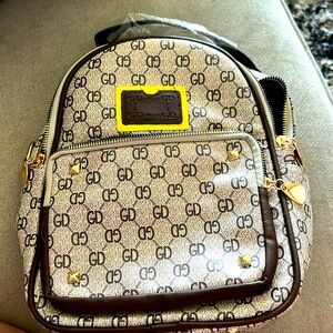 GIRDEAR Mini backpack/ Gúććí print